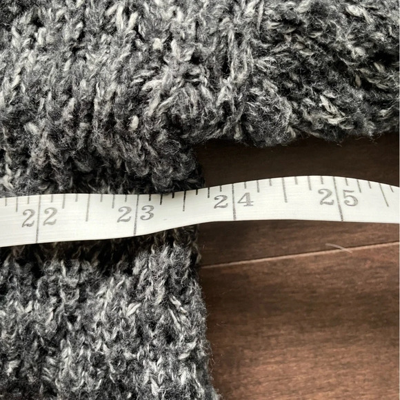 Zara Gray Crew Neck Sweater - Picture 5 of 6